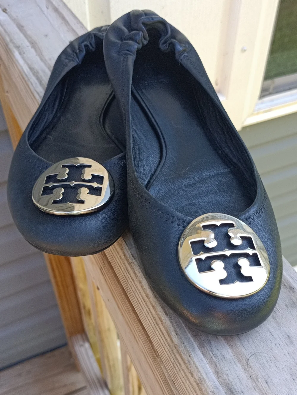 Tory Burch Black Ballet Flats Size 8 Very Good Condition.
